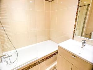 Studio confortable avec balcon, au pied des pistes - FR-1-502-523