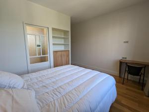 Appartements Appartement Mainxe-Gondeville, 5 pieces, 8 personnes - FR-1-653-235 : photos des chambres