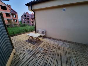 Domek na uboczu, studio z tarasem