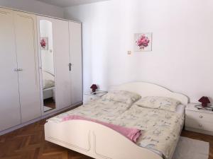 Apartments Damir 2838 