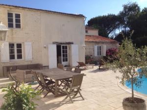 Villas Maison ancienne avec piscine au milieu des vignes : photos des chambres