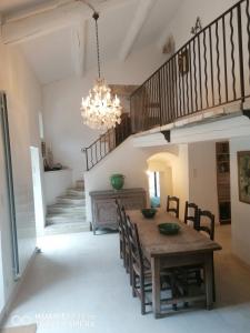 Villas Superbe Mas Authentique du Luberon Courroussouvo : photos des chambres
