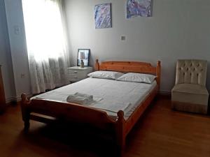 3 bedroom apartment, balcony, great view, full AC