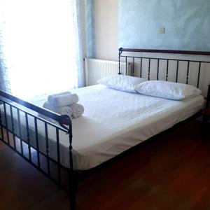 3 bedroom apartment, balcony, great view, full AC