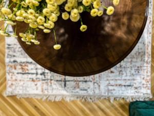 Unfamiliar Mili, Center