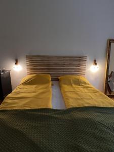 Unfamiliar Mili, Center