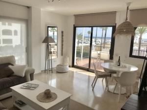 2204-Luxury apt on the beach,new,on duquesa port!
