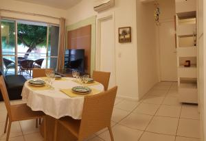 PALM BEACH Porto das Dunas, apartamento todo climatizado TÉRREO a 350 metros Beach Park