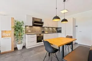 Cloche d'Or Proximity - Sleek Urban Space - Cessingen