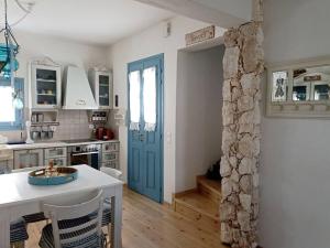 Blue & White Cycladic house - 100m from the beach