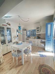 Blue & White Cycladic house - 100m from the beach