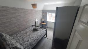 6 Bedroom Huge Holiday Home with parking