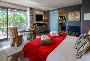 Hotels Domaine de Chalveches Hotel SPA 4* : photos des chambres
