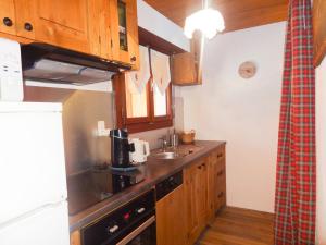 Appartement cosy, proche des pistes, stationnement, balcon, TV, et équipement cuisine complet - FR-1-623-167