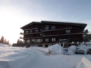 Appartement cosy aux pieds des pistes avec piscine et tennis, proche du centre des Gets - FR-1-623-193