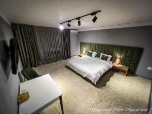 Pensiunea White Department