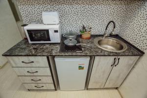 Batumi Studio - Rooftop Pool & Sleeps2