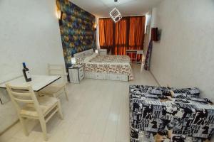Batumi Studio - Rooftop Pool & Sleeps2
