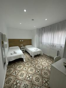 Double or Twin Room with Private Bathroom room in Hostal Nova Barcelona