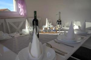 Apartment in Brodarica with sea view, balcony, air conditioning, WiFi 5183-1