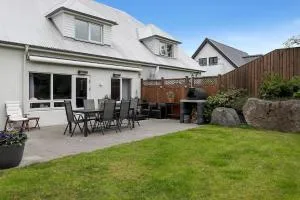 Entire house in a quite area - Kópavogur