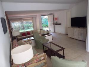 Casa amplia - Pileta y parque