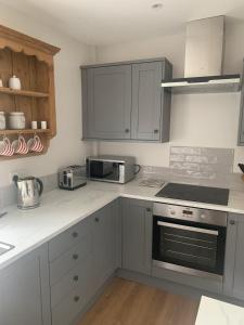 Tipsy Cottage Charming 2 bedroom home.