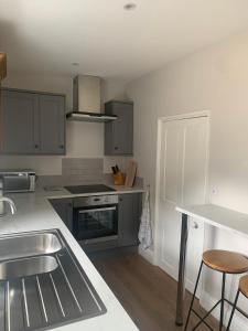 Tipsy Cottage Charming 2 bedroom home.