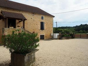 Maisons de vacances Maison d'une chambre avec piscine partagee jardin clos et wifi a Frayssinet le Gelat : photos des chambres