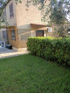 VILLA GIULIANA stanze con bagno interno in Villa a 350 mt spiaggia libera Lido delle Sirene