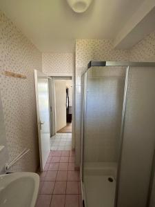 Maisons de vacances Maison Chapeau Saint Jacques - 400m de la plage : photos des chambres