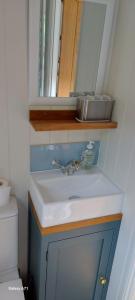 The Holcombe Hut, Ridgefield House