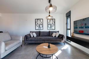 Luxury APT 3BR l New Tower & Parking l Mamad