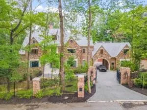 Adams Mansion, 10K Sqft, 7BD/7BA, 15min to Airport - Westside Hills