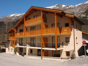 Appartement 6 Pers au Centre de Lanslevillard, Proche Pistes - Résidence Les Essarts - FR-1-508-72