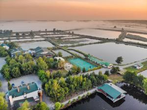 "Озерний край"