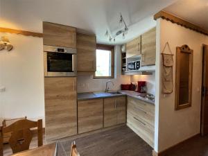 Appartement rénové 3 pièces pour 6 pers, balcon, 2 sdb, proche ascenseur, skis, qualité 4 flocons - FR-1-452-203