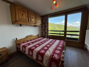 Appartement rénové 3 pièces pour 6 pers, balcon, 2 sdb, proche ascenseur, skis, qualité 4 flocons - FR-1-452-203