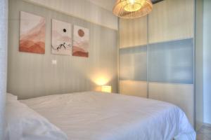 Elegant 100m2 - Family Apartment with Sea View