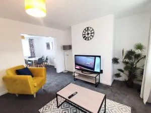 Elegant Home, Near The Beach - Bebside