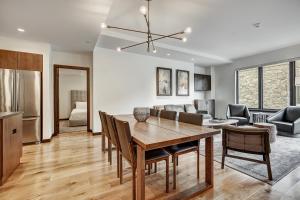 Contemporary 2 BR Condo in the Heart of Lionshead