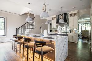 Adams Mansion, 10K Sqft, 7BD7BA, 15min to Airport