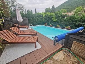 Maisons de vacances Mes Maisons, Two Gites sleeping 13 with Two Private Pools, Kids Room, Laundry room, Disco, free WiFi and Linen and Dog's are Welcome : photos des chambres