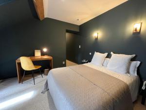 Hotels Hotel Le France : Chambre Double - Accessible aux Personnes à Mobilité Réduite 