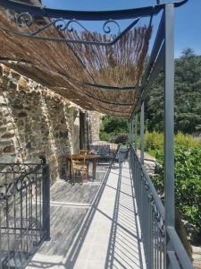 Maisons de vacances Mes Maisons Gardoises comprises of Two Gites sleeping 14 with Two Private Pools, Kids Room, Laundry room, Disco Theatre plus free WiFi! : photos des chambres