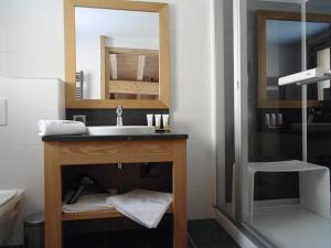 Chalet spacieux accès pistes, cheminée, parking, wifi - FR-1-344-754