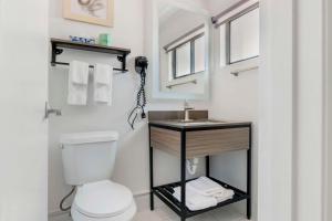 Queen Suite with Two Queen Beds and Sofa Bed - Non Smoking room in Days Inn & Suites by Wyndham Kansas City Downtown