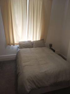 Double-bed (E1) close to Burnley city centre