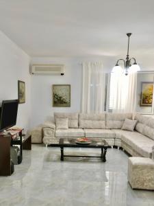 Golem Beach Apartment with Enchanting Garden