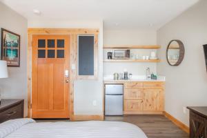 Lakeside Hotel room #5 in Kings Beach